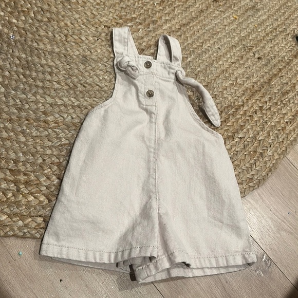 H&M ivory jumpsuit 2/3Y Girls - Picture 1 of 3